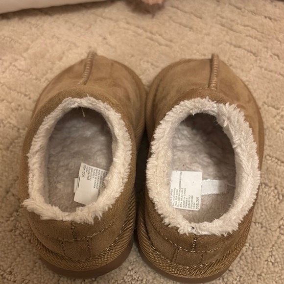 Tan toddler clogs - Picture 2 of 3
